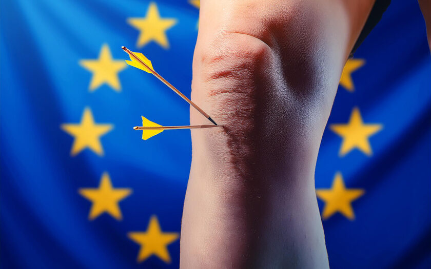 EU_Flage mit Pfeil im Knie